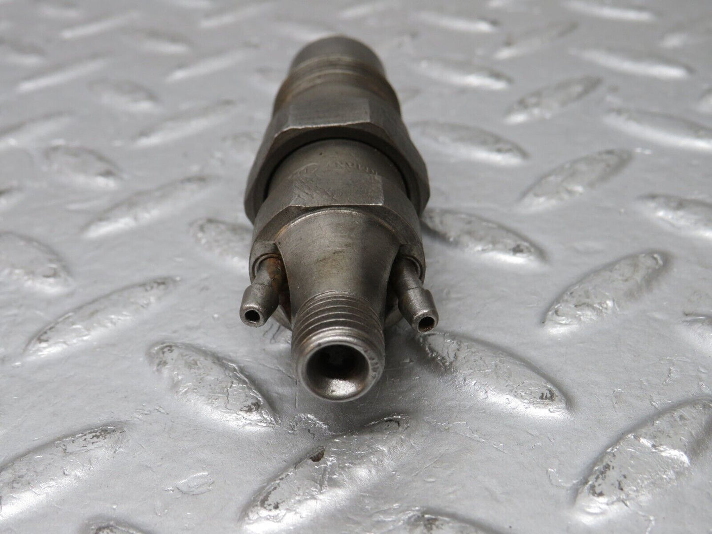 32903 Mercedes-Benz W123 300D Fuel Injector Bosch KCA30S35/4