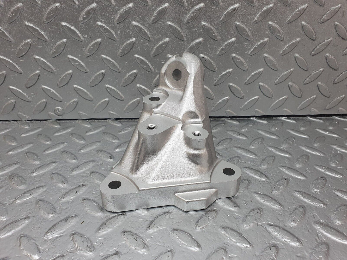 42710 Mercedes-Benz W201 190 2.0L Engine Mount Bracket Left Side 1022234104