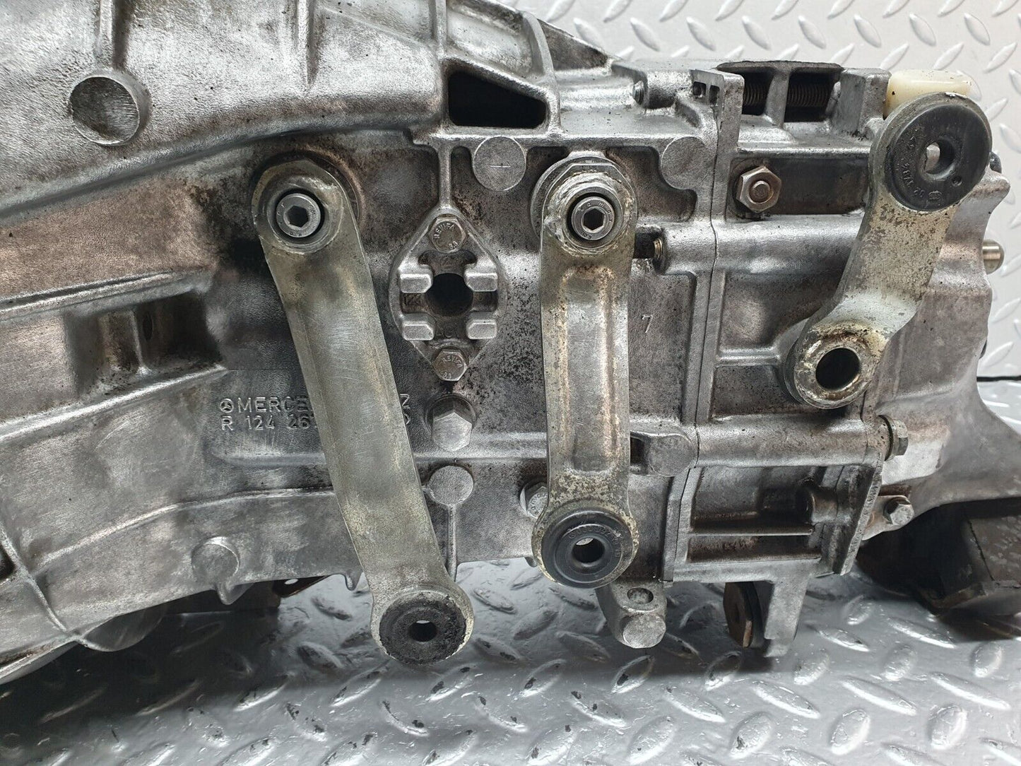 41733 Mercedes-Benz W124 200E Manual Gearbox 5 Speed 717.411 1242610301