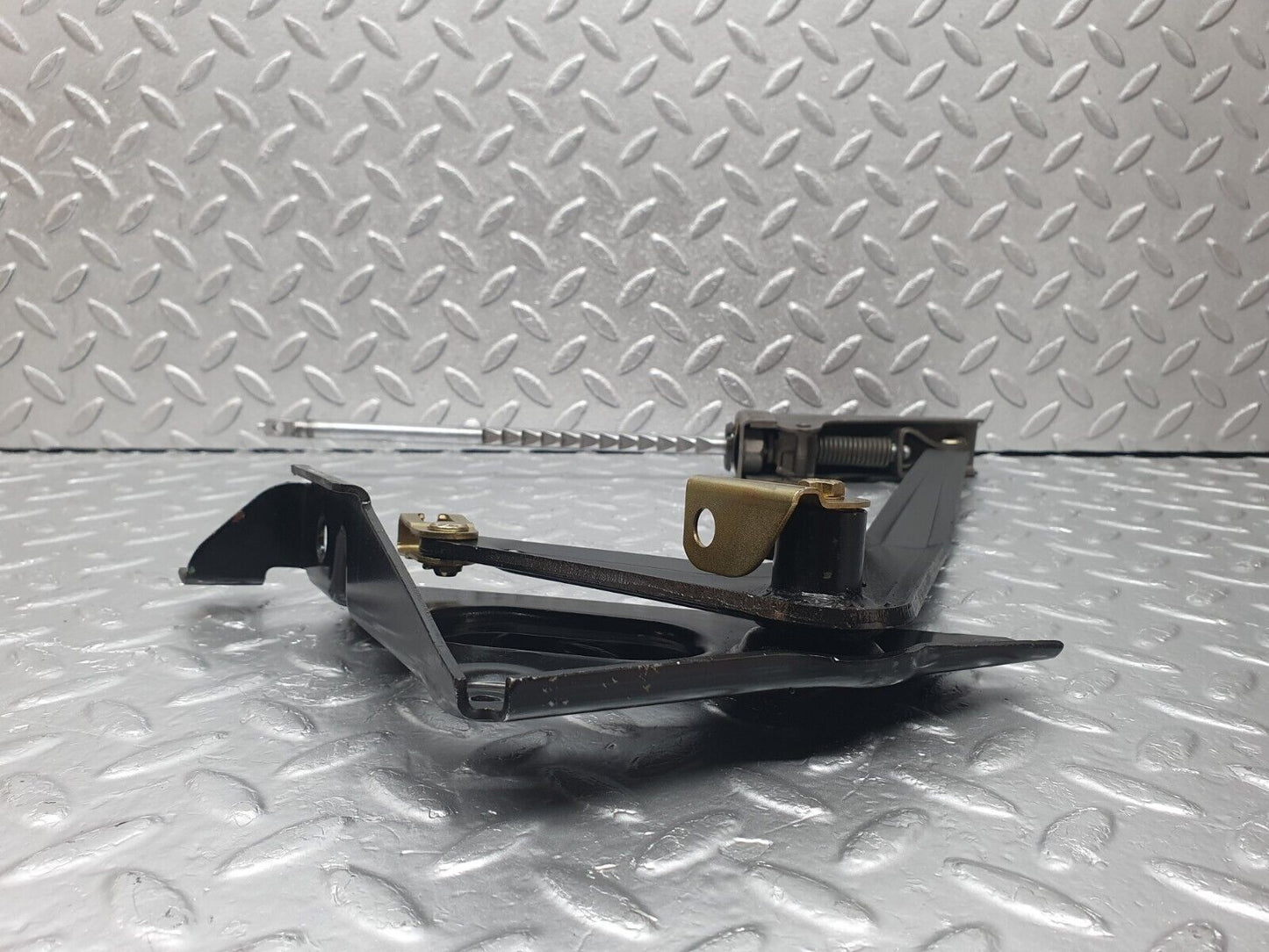 43930 Mercedes-Benz C123 230CE Coupe Handbrake Regulator