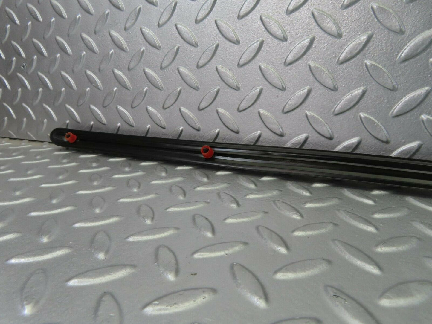 10262 Mercedes-Benz W123 Front Left Fender Centre Moulding Trim