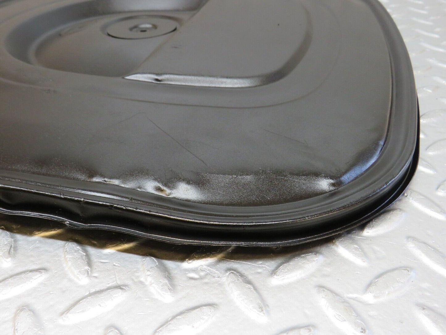 33560 Mercedes-Benz C107 R107 Air Filter Box Housing Lid 0080948902