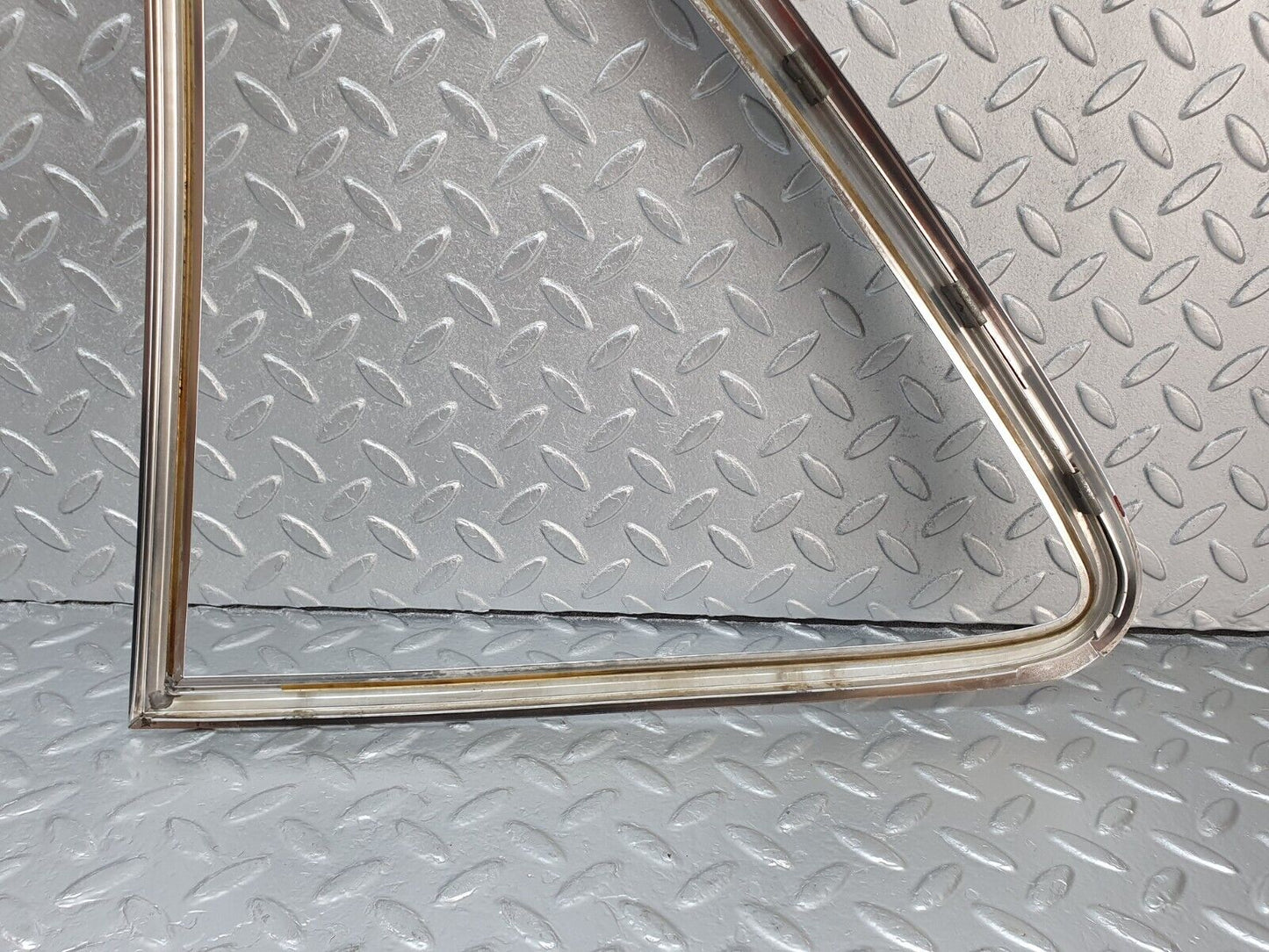 43053 Mercedes-Benz R107 Hardtop Side Window Chrome Moulding Trim Right