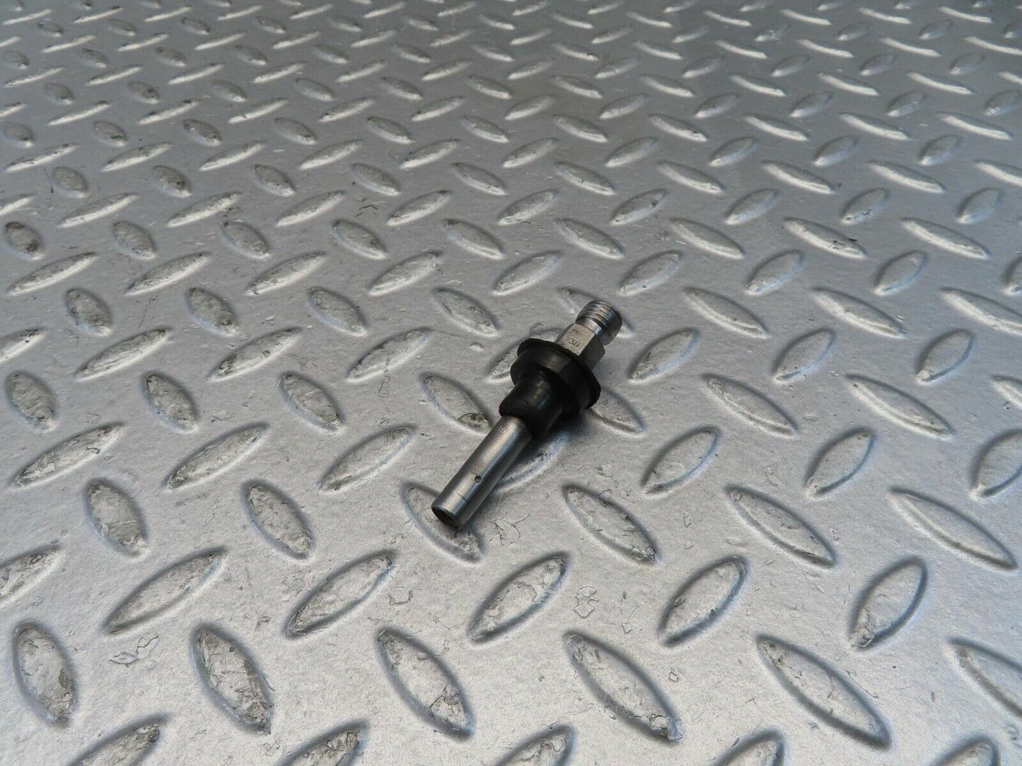 11037 Mercedes-Benz R107 W116 Fuel Injector Bosch 0437502010