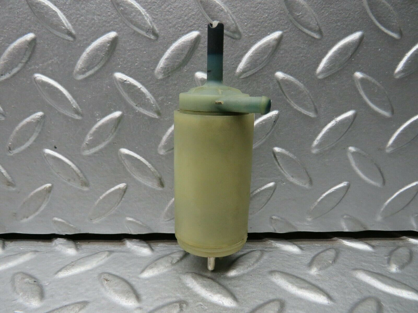 22143 Mercedes-Benz S123 280TE Wagon Windscreen Washer Pump