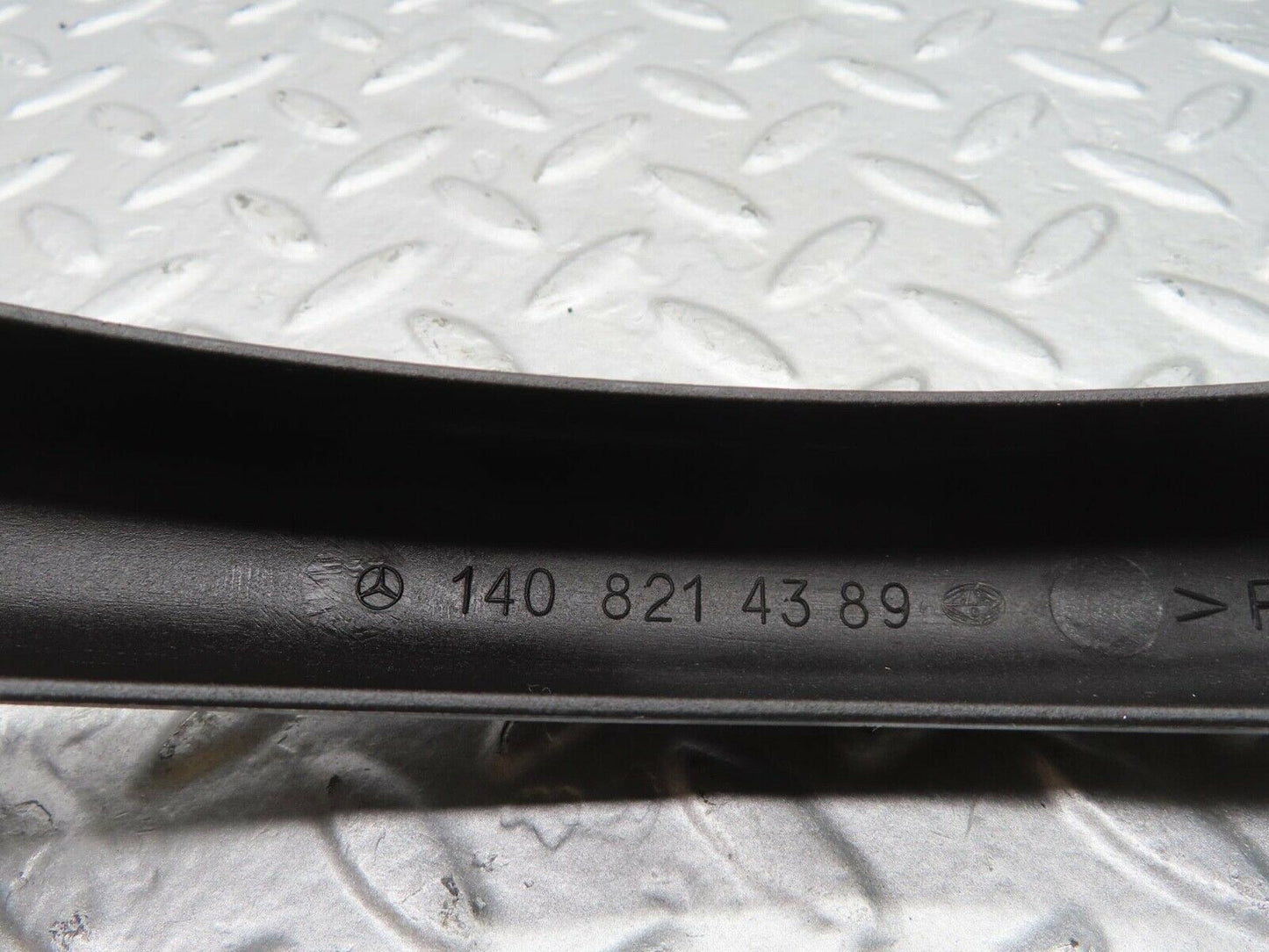 14868 Mercedes-Benz W140 S320 Boot Hinge Plastic Cover Left Side 1408214389