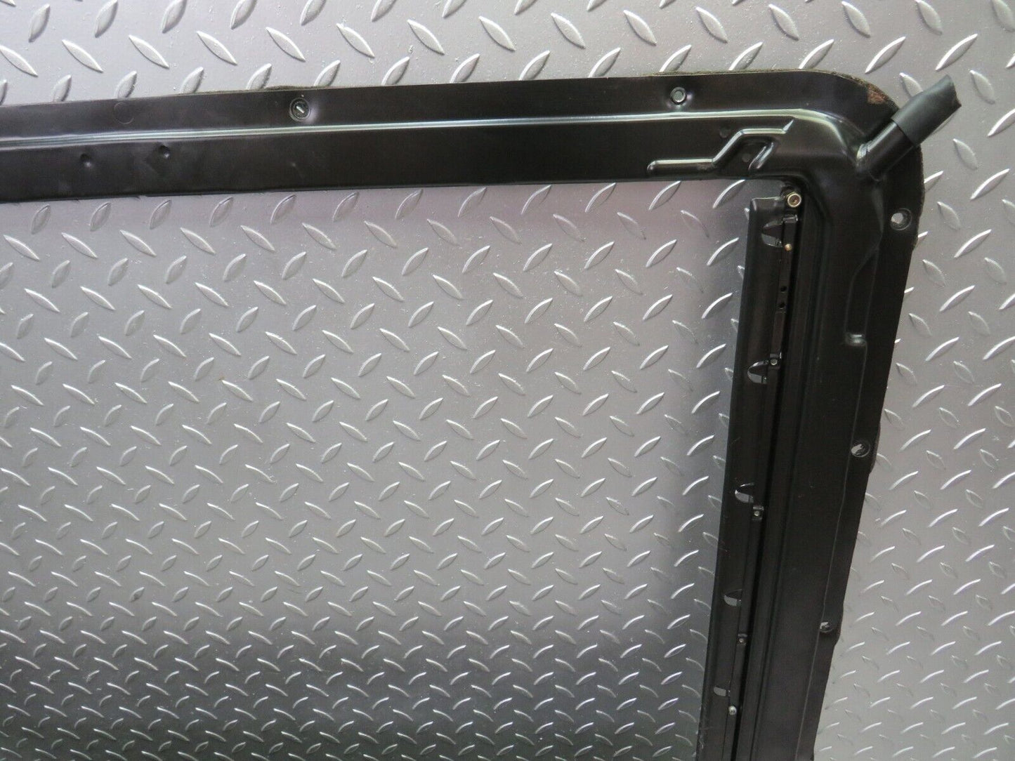 26622 Mercedes-Benz C124 220CE Coupe Power Sunroof Frame