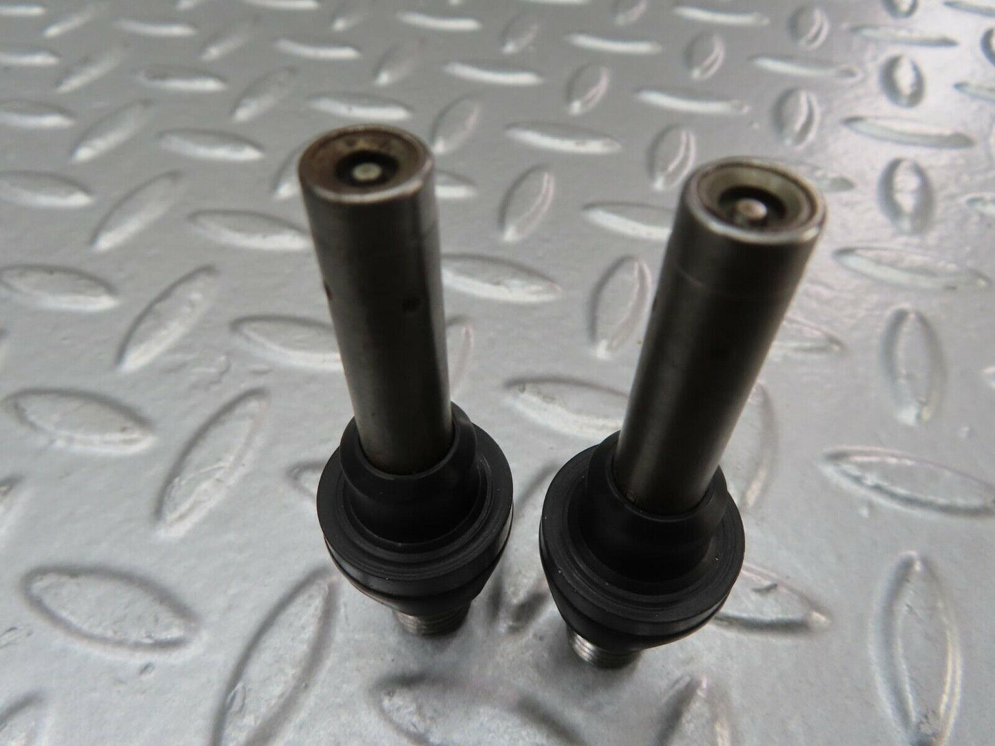 15330 Mercedes-Benz W123 230E 2x Fuel Injectors Bosch 0437502010