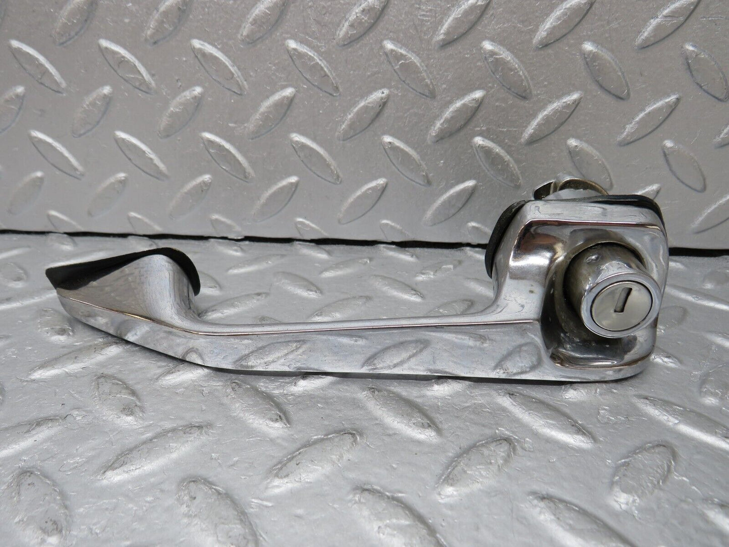 35817 Mercedes-Benz W108 Front Right Chrome Door Handle No Key 1087660801