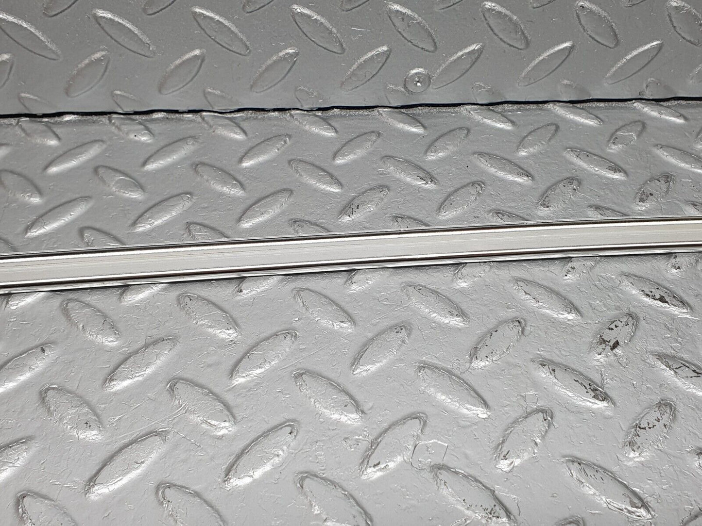 40773 Mercedes-Benz W123 300D Rear Right Door Window Chrome Frame