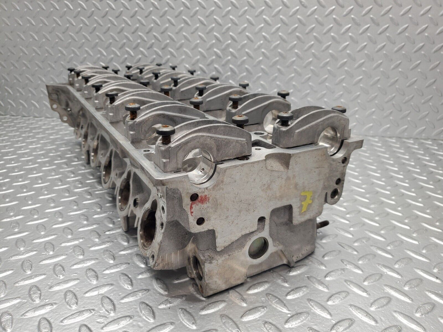46239 Mercedes-Benz W124 280E Cylinder Head 1040161601
