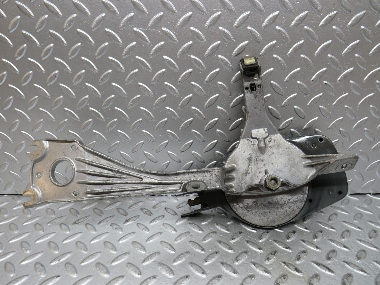 27837 Mercedes-Benz S124 300TE Wagon Wiper Mechanism Linkage Bosch