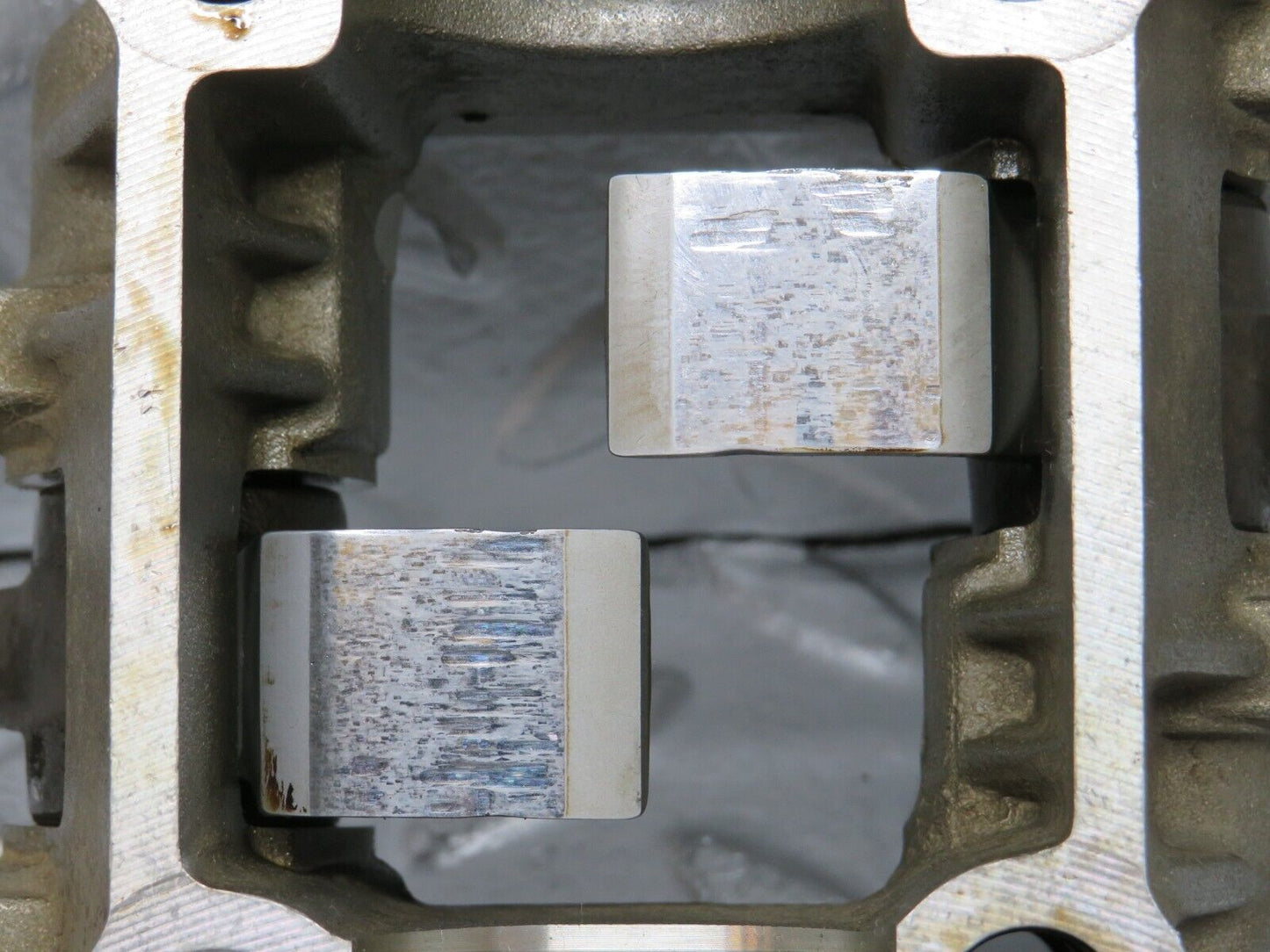 32622 Mercedes-Benz S124 300TE Rocker Arms Camshaft Bearing Block 1030510610