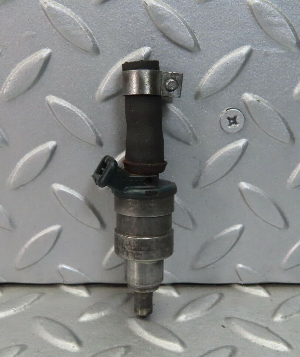 8780 Mercedes-Benz R107 Fuel Injector Bosch 0280150035