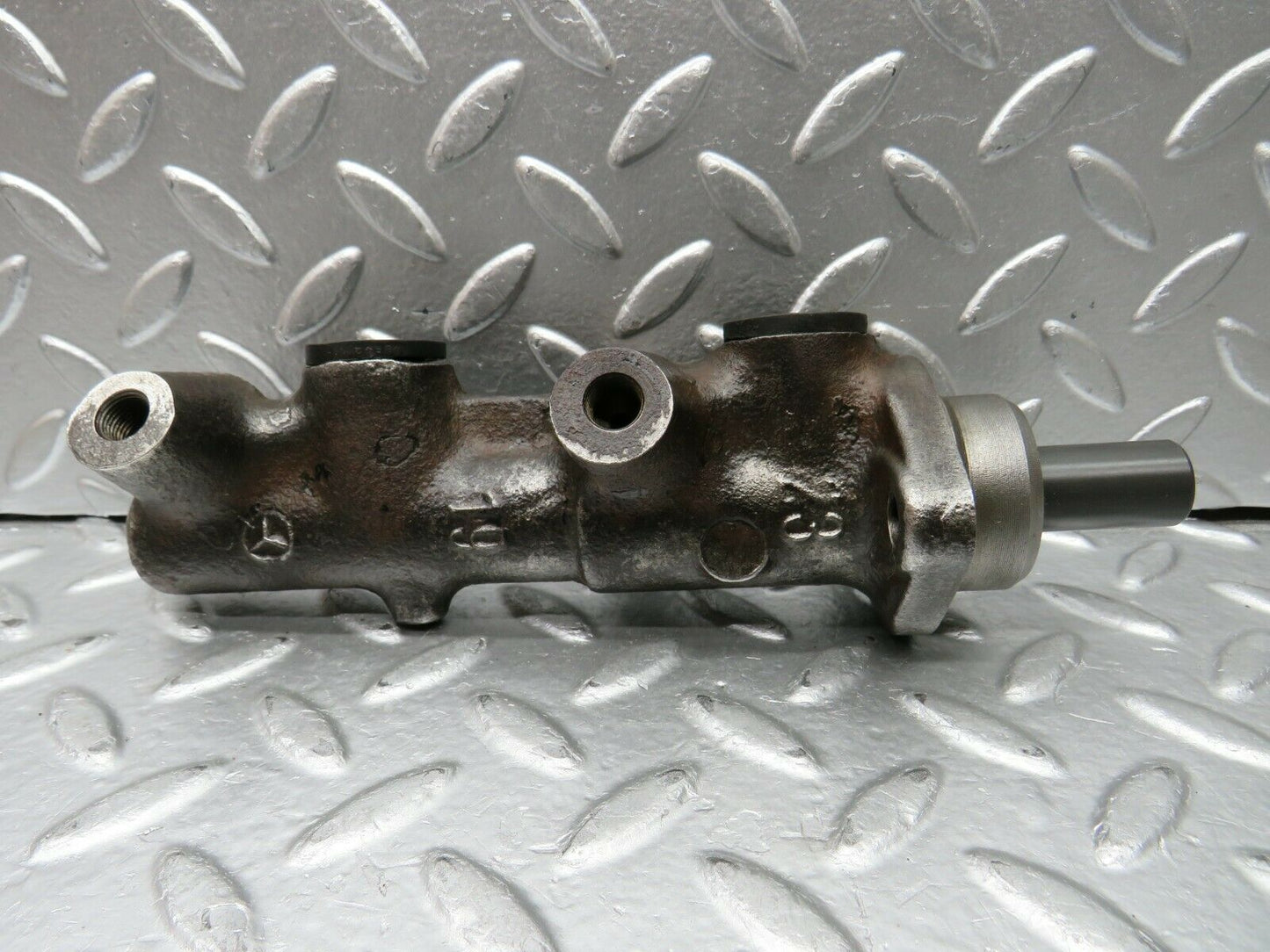 24072 Mercedes-Benz W123 280E Brake Master Cylinder Ate