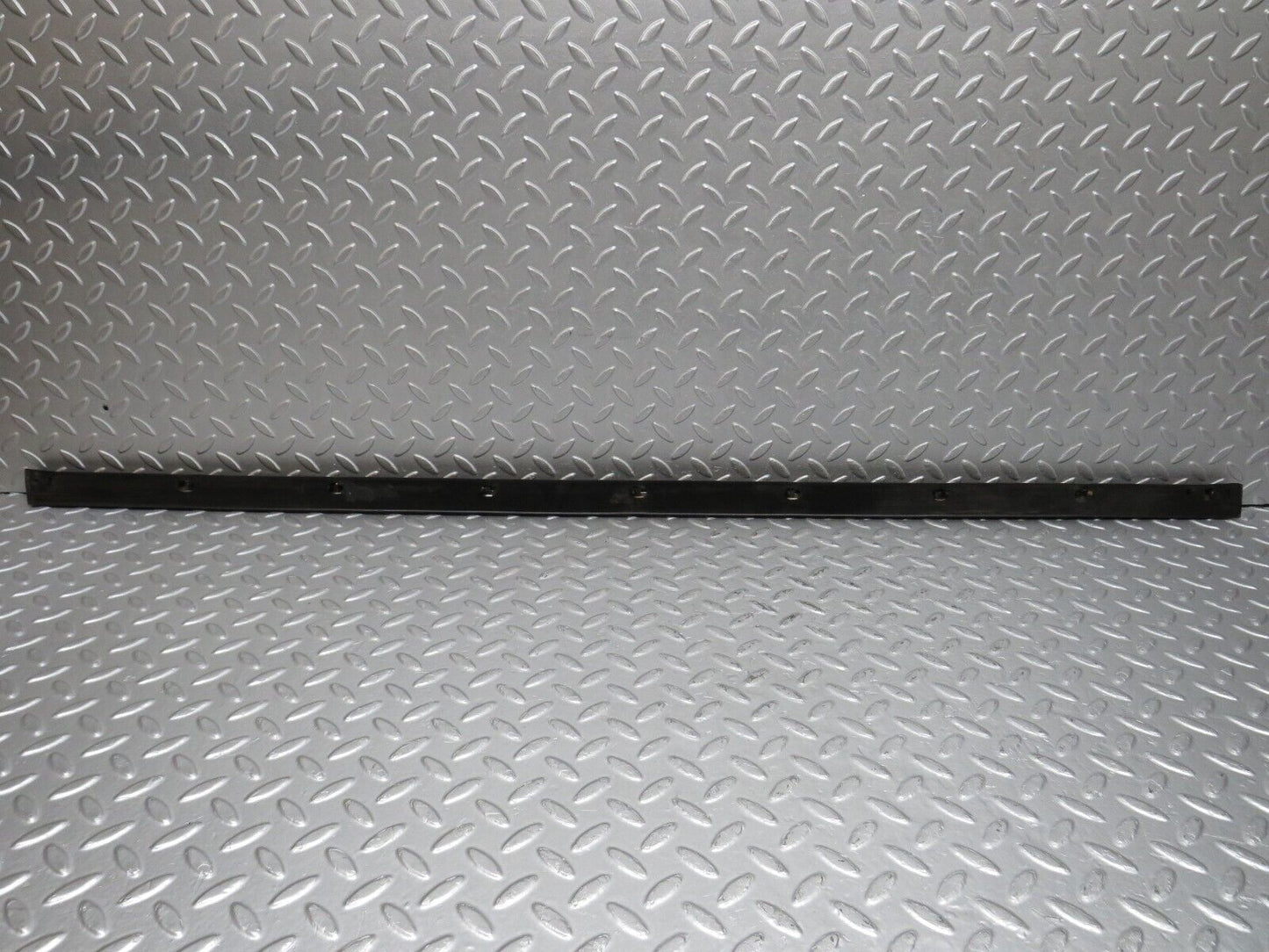 40128 Mercedes-Benz R107 350SL Coupe Left Door Centre Moulding Trim