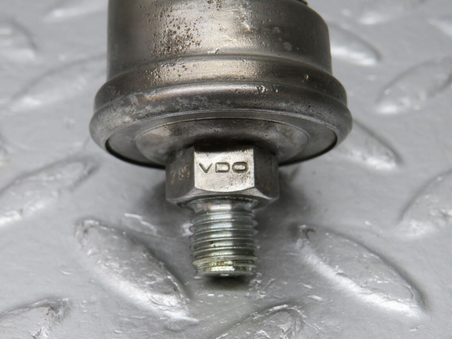 39152 Mercedes-Benz W201 190E Oil Pressure Sensor VDO