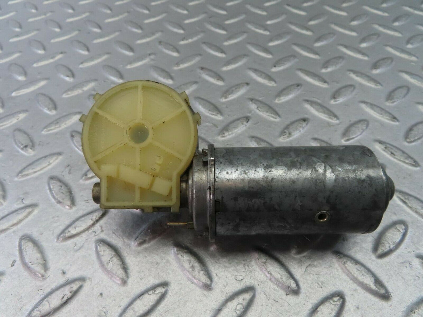 9246 Mercedes-Benz C124 300CE Coupe Seat Belt Motor Left 0390206695