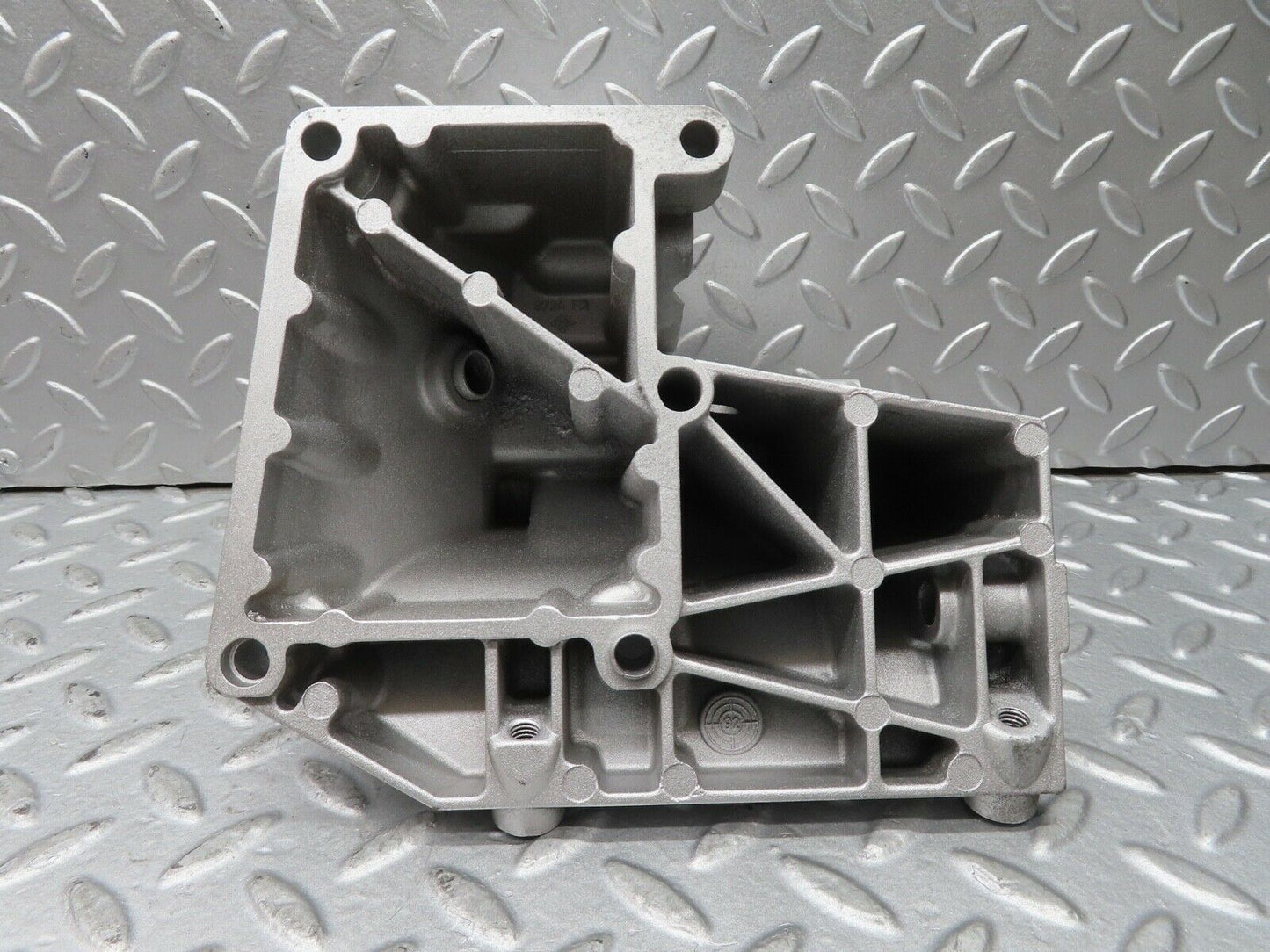 17314 Mercedes-Benz R129 300SL Coupe Power Steering Pump Bracket 1031310935