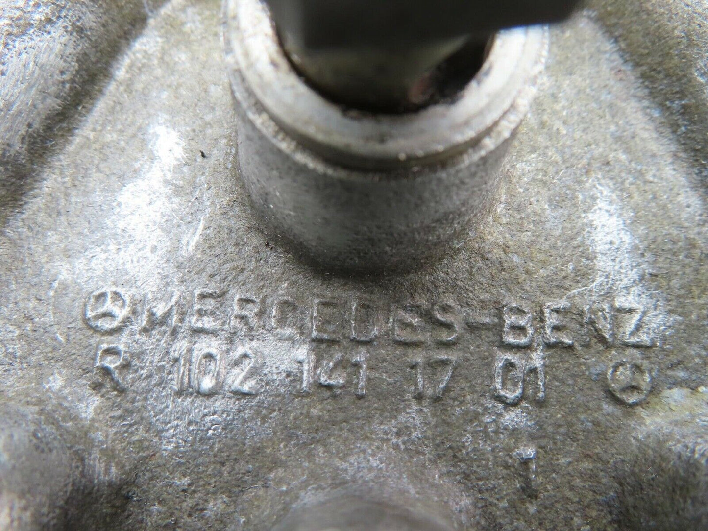 13582 Mercedes-Benz W123 200 Intake Manifold 1021411701