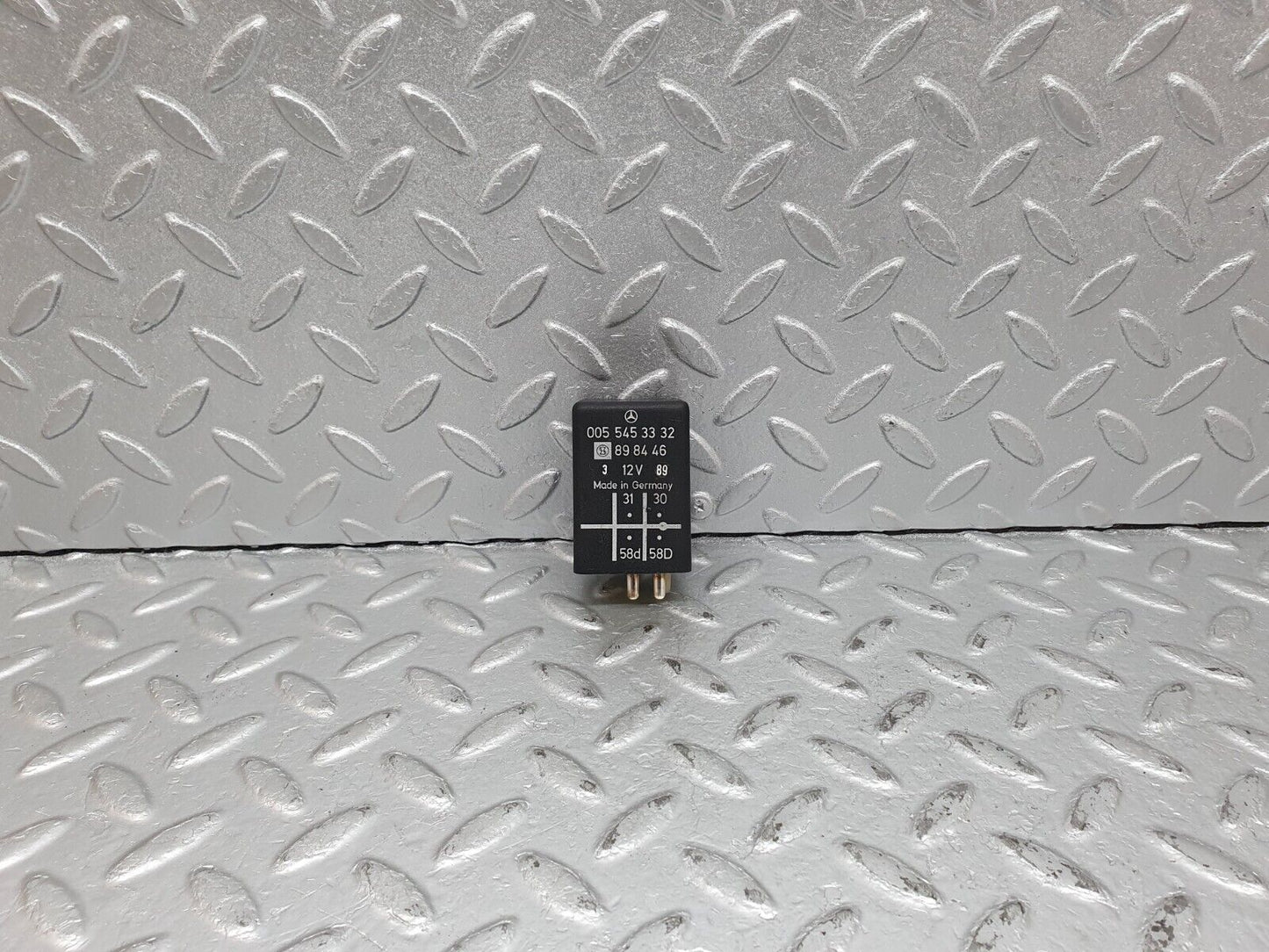 41098 Mercedes-Benz W126 300SE Light Control Relay 0055453332