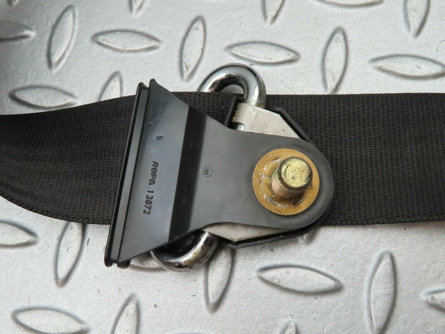 3903 Mercedes-Benz S123 200T Wagon Front Left Seat Belt 1238604186