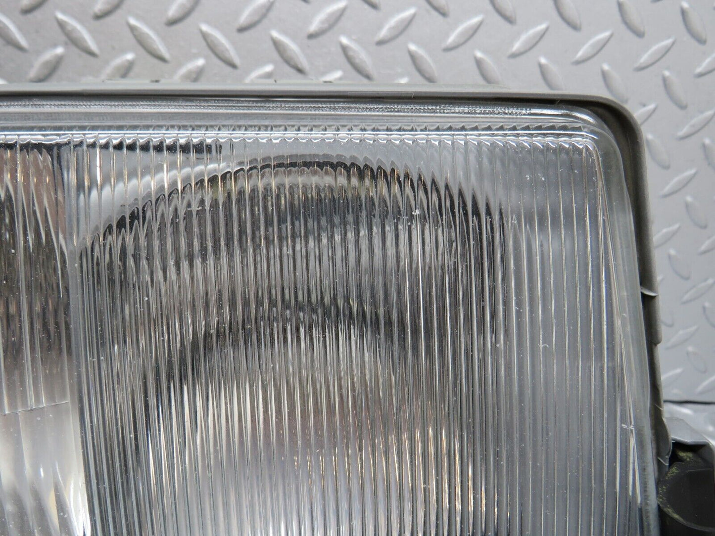 36754 Mercedes-Benz W201 190E Headlight Bosch Right Side 0301067722 1305620537 1305235076