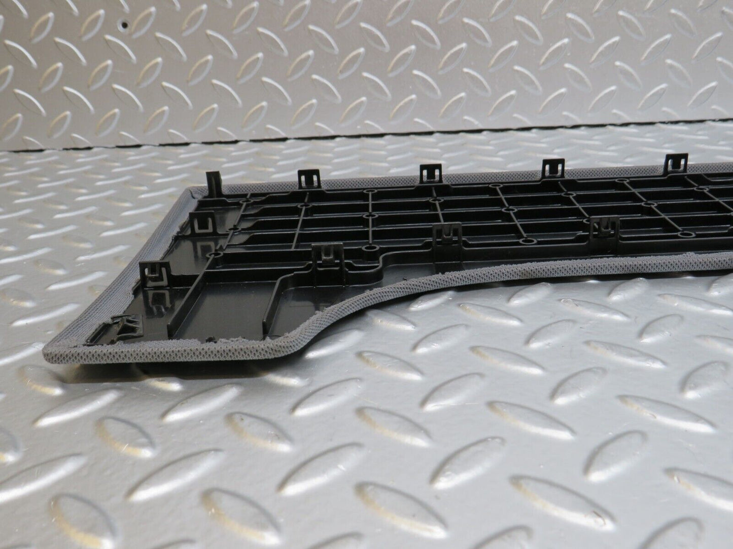 35111 Mercedes-Benz W221 Parcel Shelf Speaker Cover Trim 2216901430
