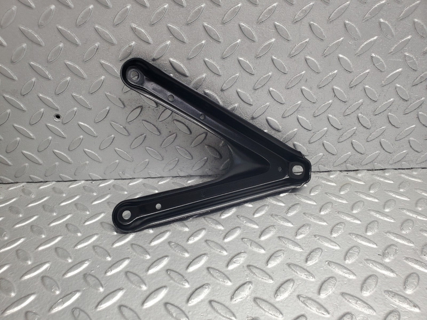W124 Wagon air intake manifold bracket used OEM
