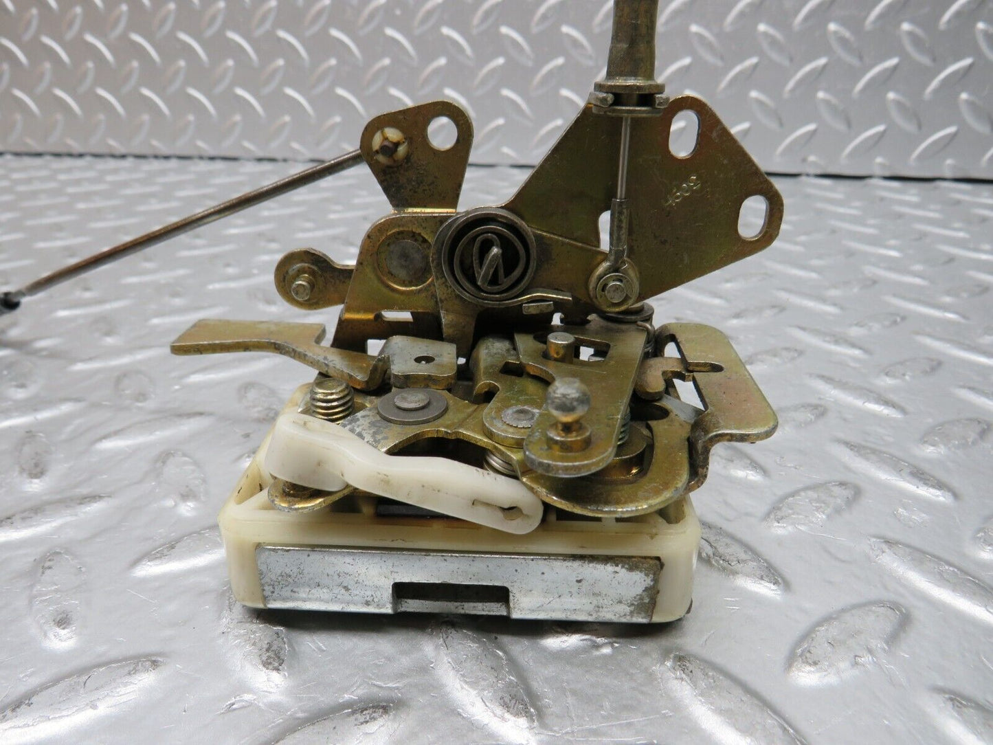 30102 Porsche 924 Right Door Lock Mechanism 92853705405 92853715403