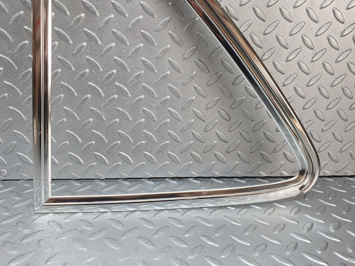 43052 Mercedes-Benz R107 Hardtop Side Window Chrome Moulding Trim Left