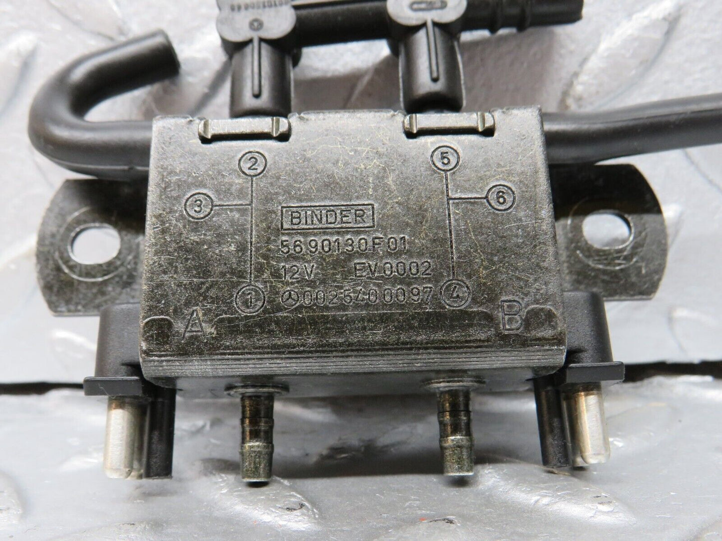 39698 Mercedes-Benz R129 320SL Coupe Solenoid Vacuum Valve 0025400097