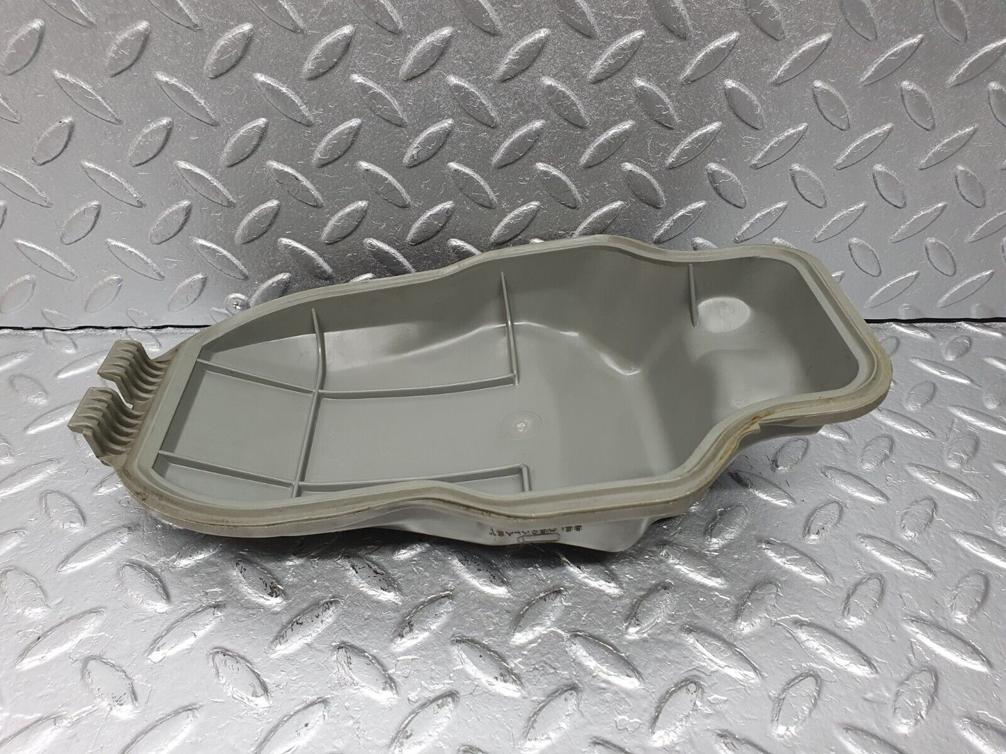 40724 Mercedes-Benz W123 300D Headlight Back Cover