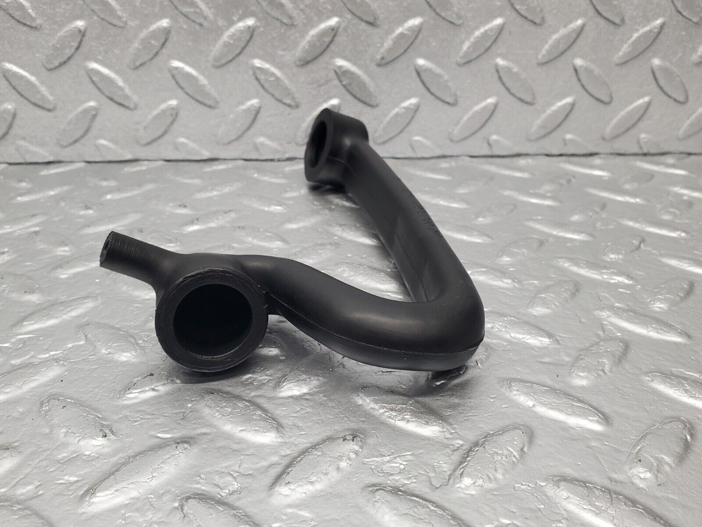 46427 Mercedes-Benz C123 280CE Coupe Crankcase Breather Hose Pipe 1100942482