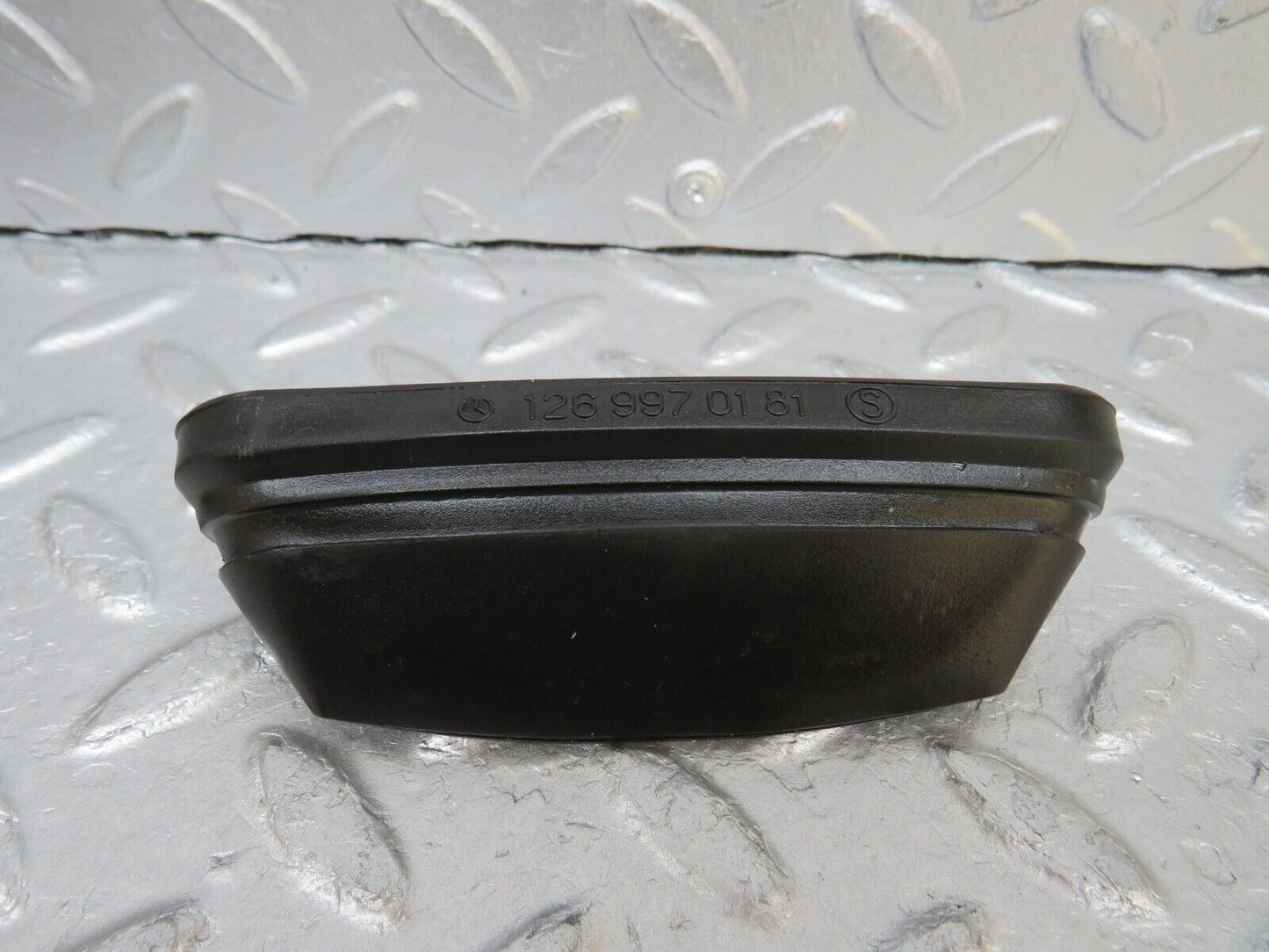 37021 Mercedes-Benz C126 420SEC Coupe Dashboard Centre Air Vent Rubber 2x 1269970181