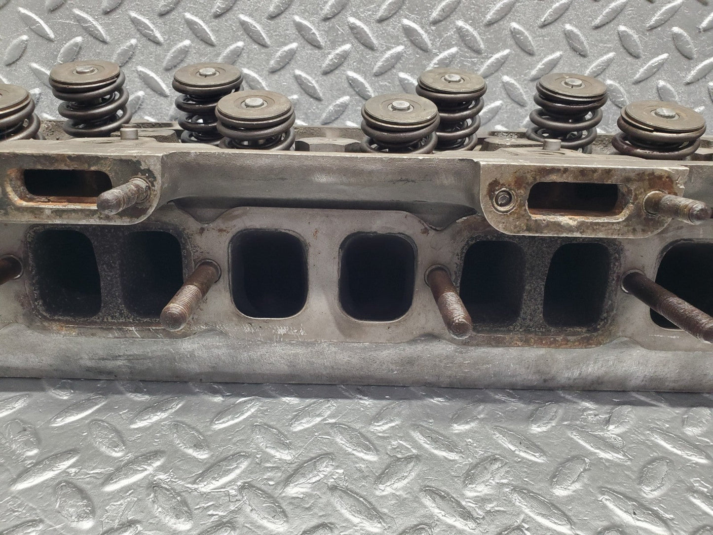 W112 cylinder head used OEM