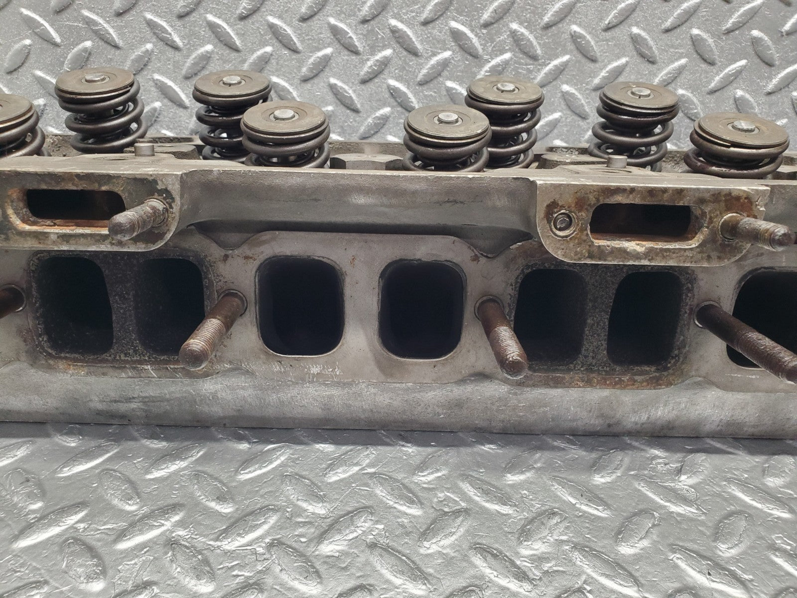 W112 cylinder head used OEM