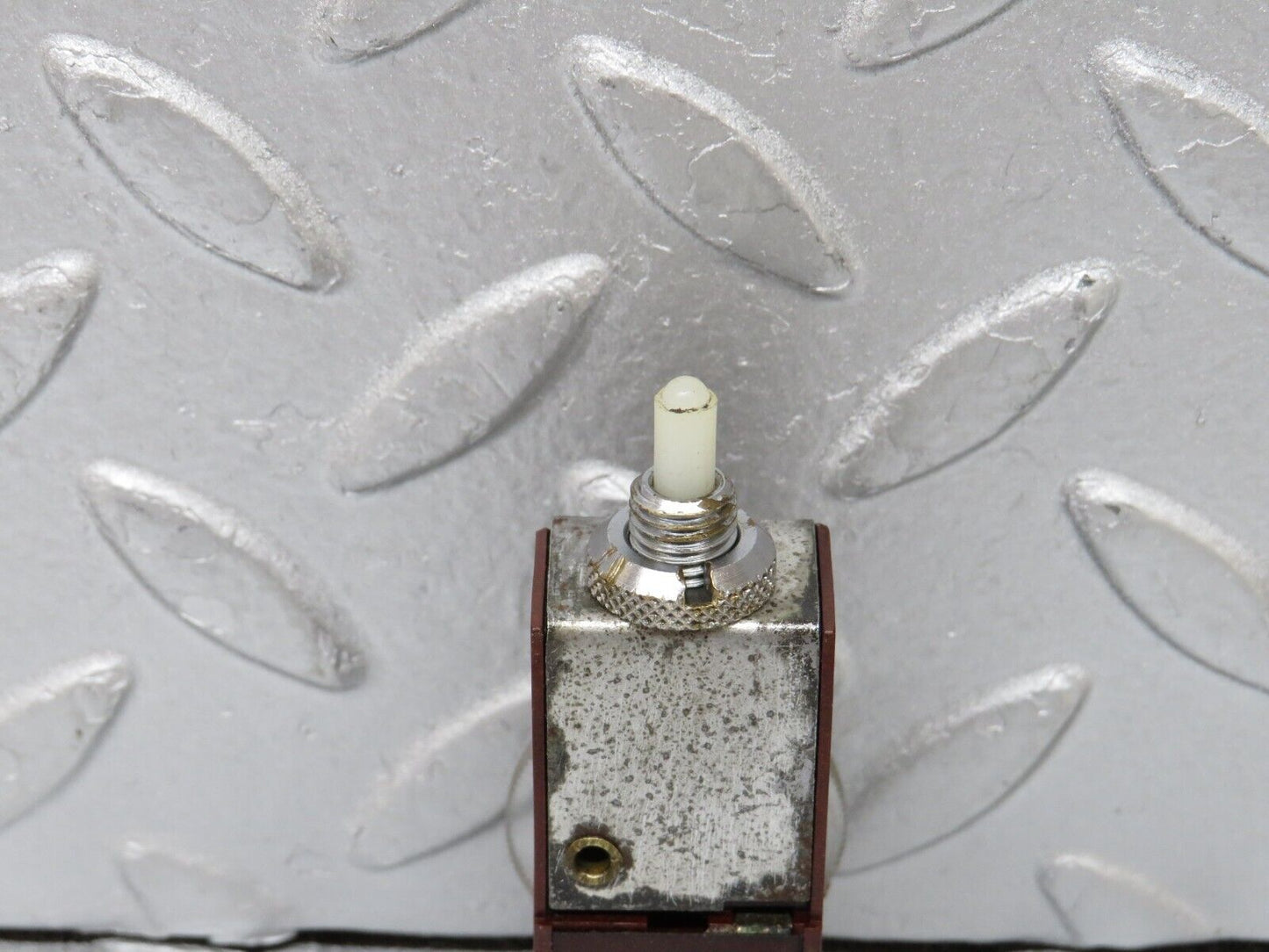 35823 Mercedes-Benz W108 Glove Box Light Switch 56383000