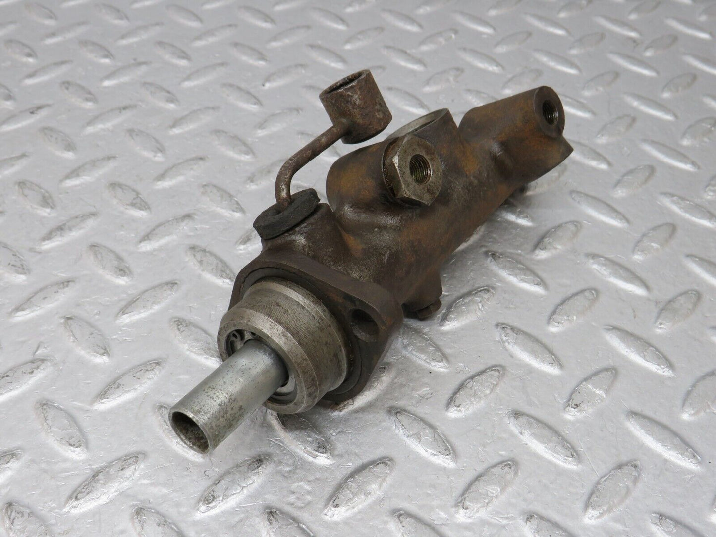 35734 Mercedes-Benz W108 Brake Master Cylinder
