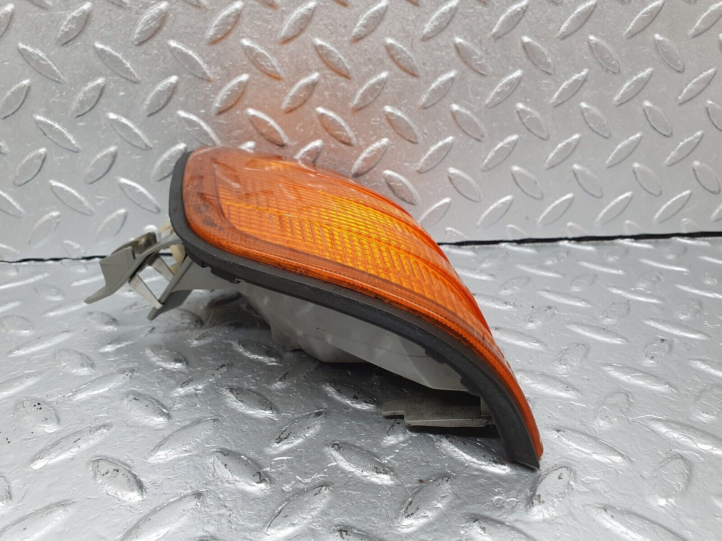 41436 Mercedes-Benz W124 200E Indicator Light Bosch Front Right 42700R6