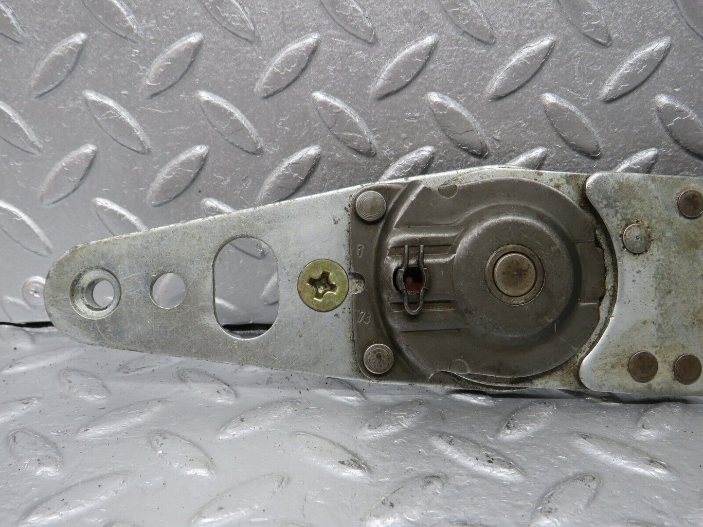 40070 Mercedes-Benz R107 350SL Front Right Seat Hinge 0009109686