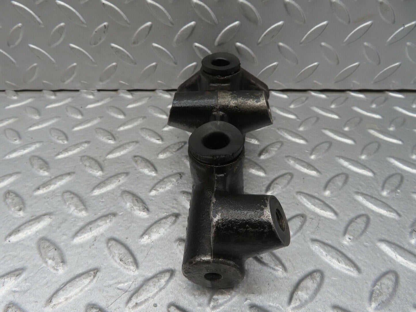 13683 Mercedes-Benz W123 200 Brake Master Cylinder Bendix 2530