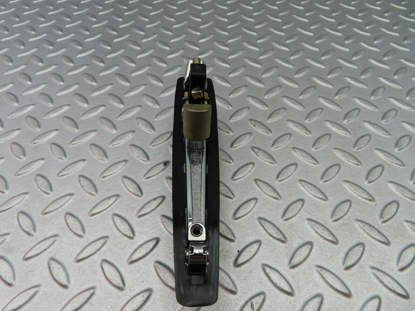 5812 Mercedes-Benz W123 200 Exterior Door Handle Rear 1237600359