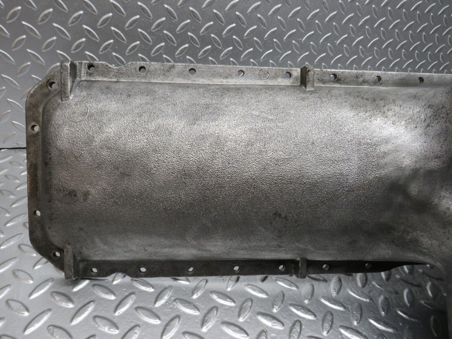32960 Mercedes-Benz C107 R107 450 V8 Oil Pan Oil Sump 1160105113