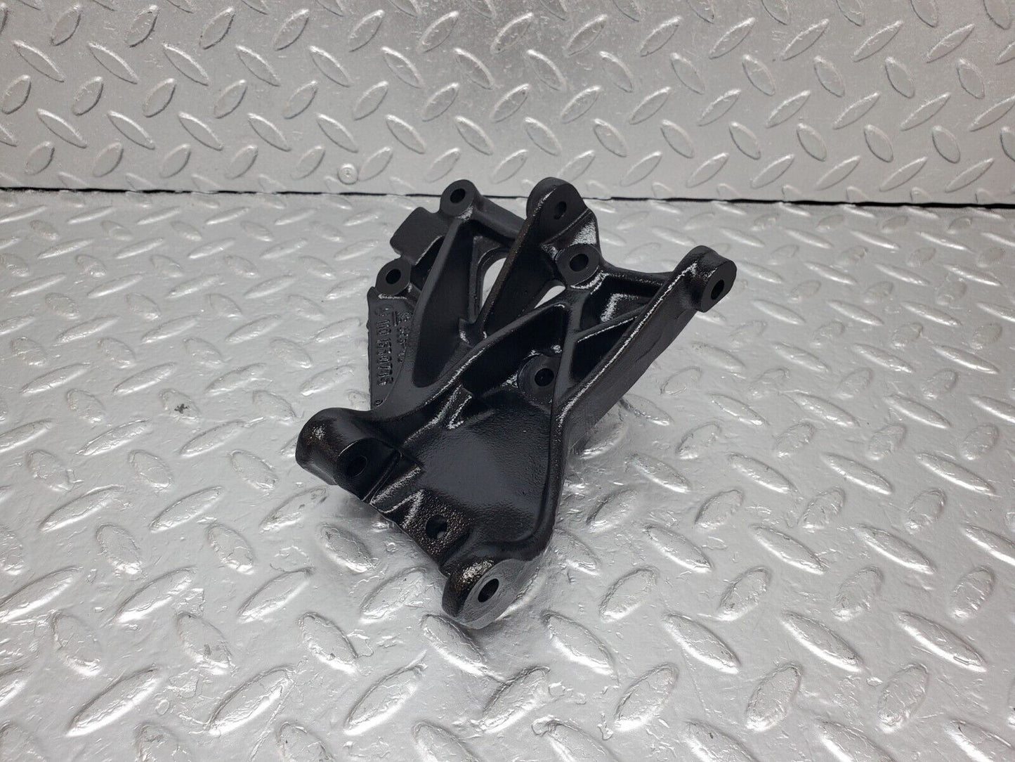 44476 Mercedes-Benz W123 280E Alternator Generator Bracket 1101550735