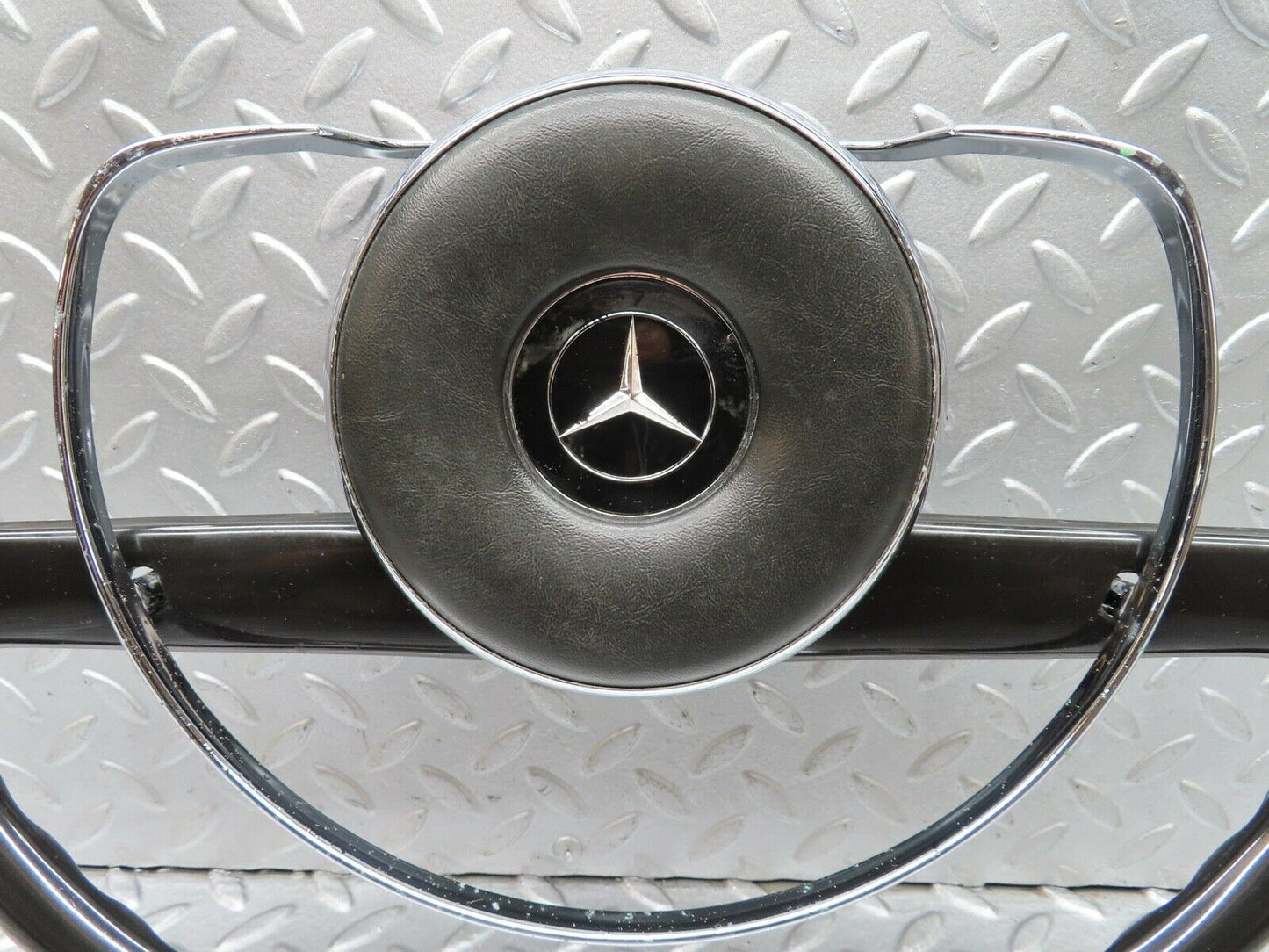 18303 Mercedes-Benz W111 220SE Coupe Steering Wheel