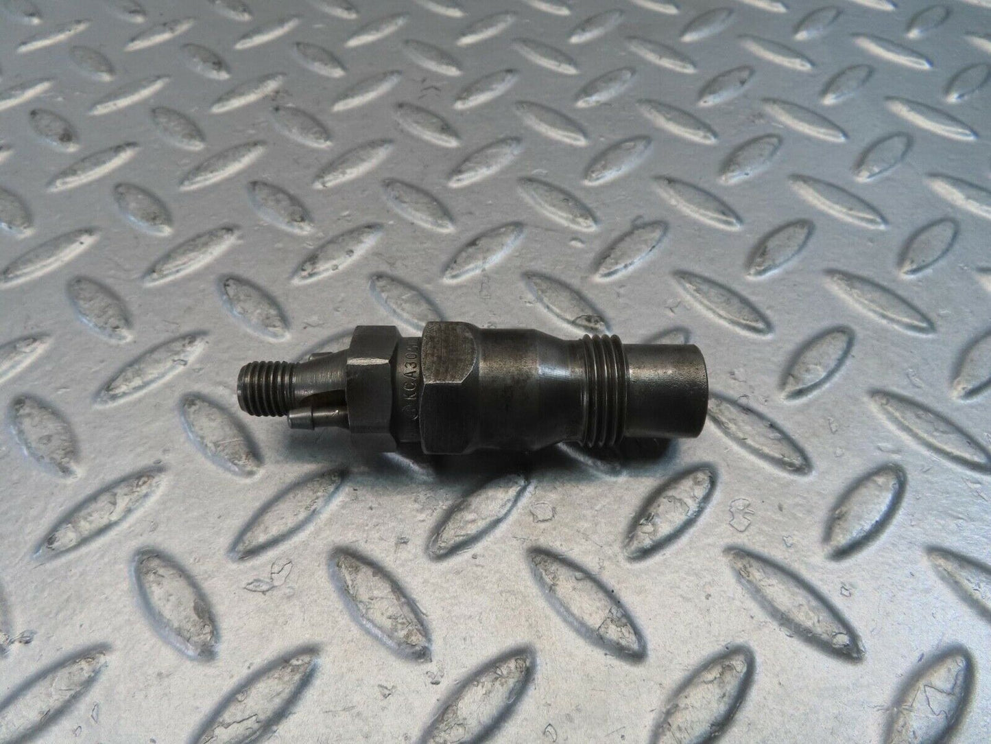10984 Mercedes-Benz W115 220D Fuel Injector Bosch KCA30sd27/4