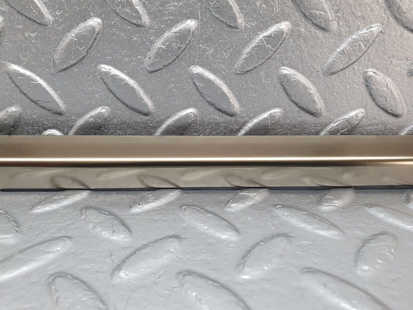 42105 Mercedes-Benz W202 C200 Front Right Door Moulding Trim