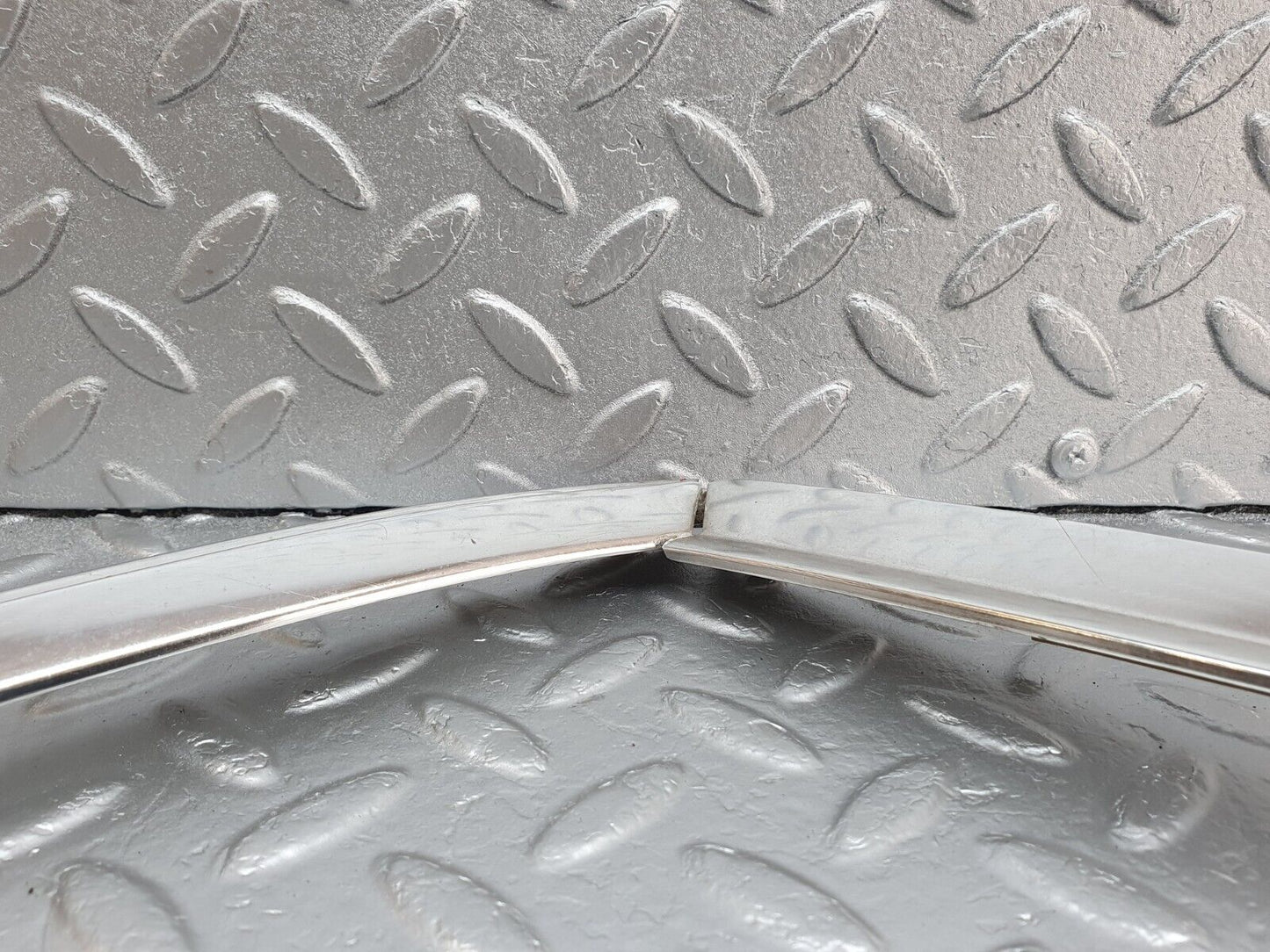 43054 Mercedes-Benz R107 Hardtop Windscreen Chrome Frame