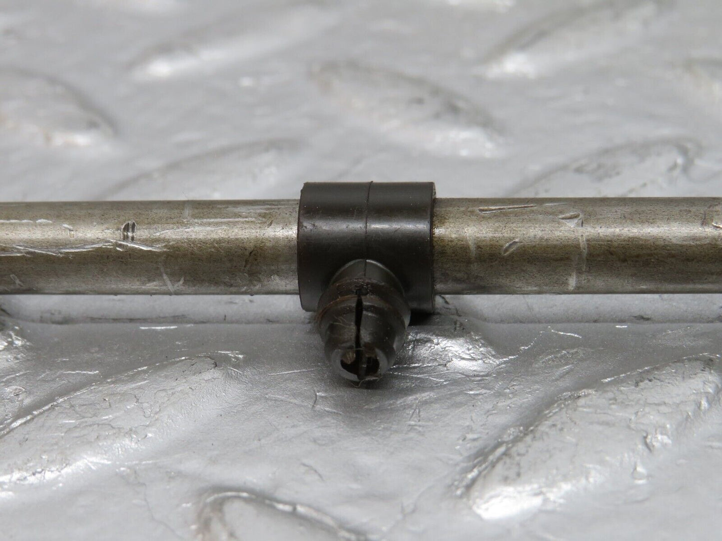 32958 Mercedes-Benz C107 R107 450 V8 Camshaft Oil Tube